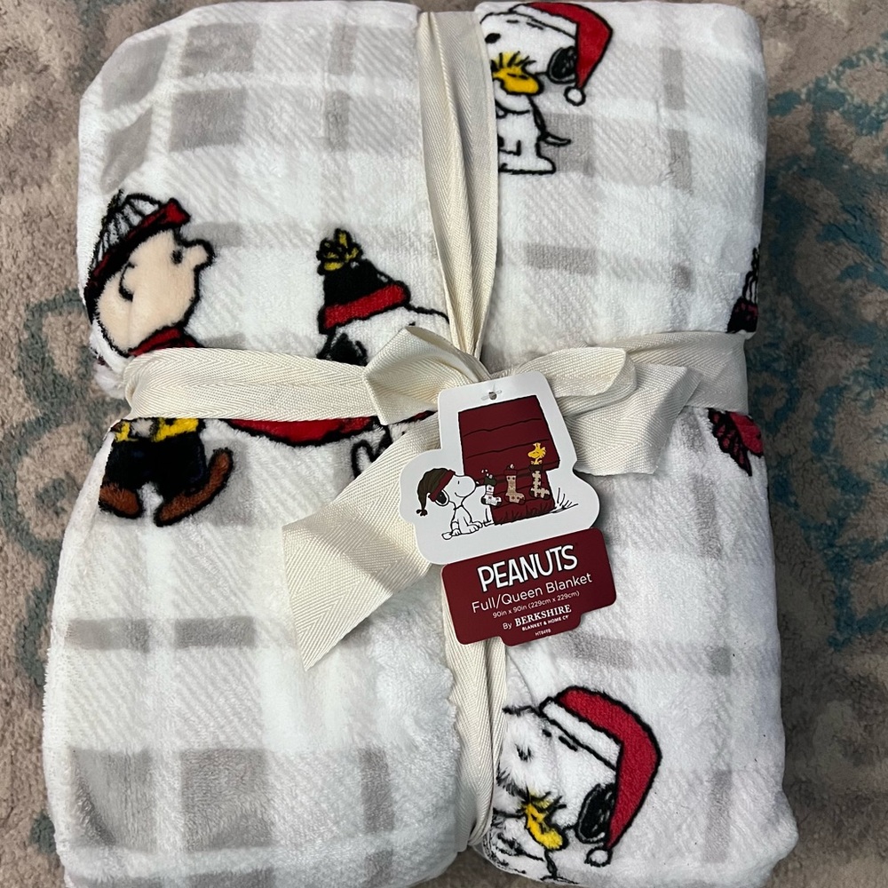 NWT Snoopy & Charlie Brown Peanuts fleece blanket full/queen